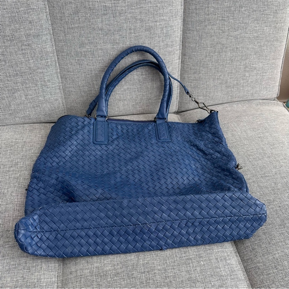 Bottega Veneta Intrecciato Convertible Tote Bag Large Blue Leather Zip Closure - Picture 2 of 12